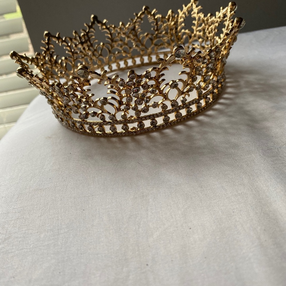 Tiara and necklace set